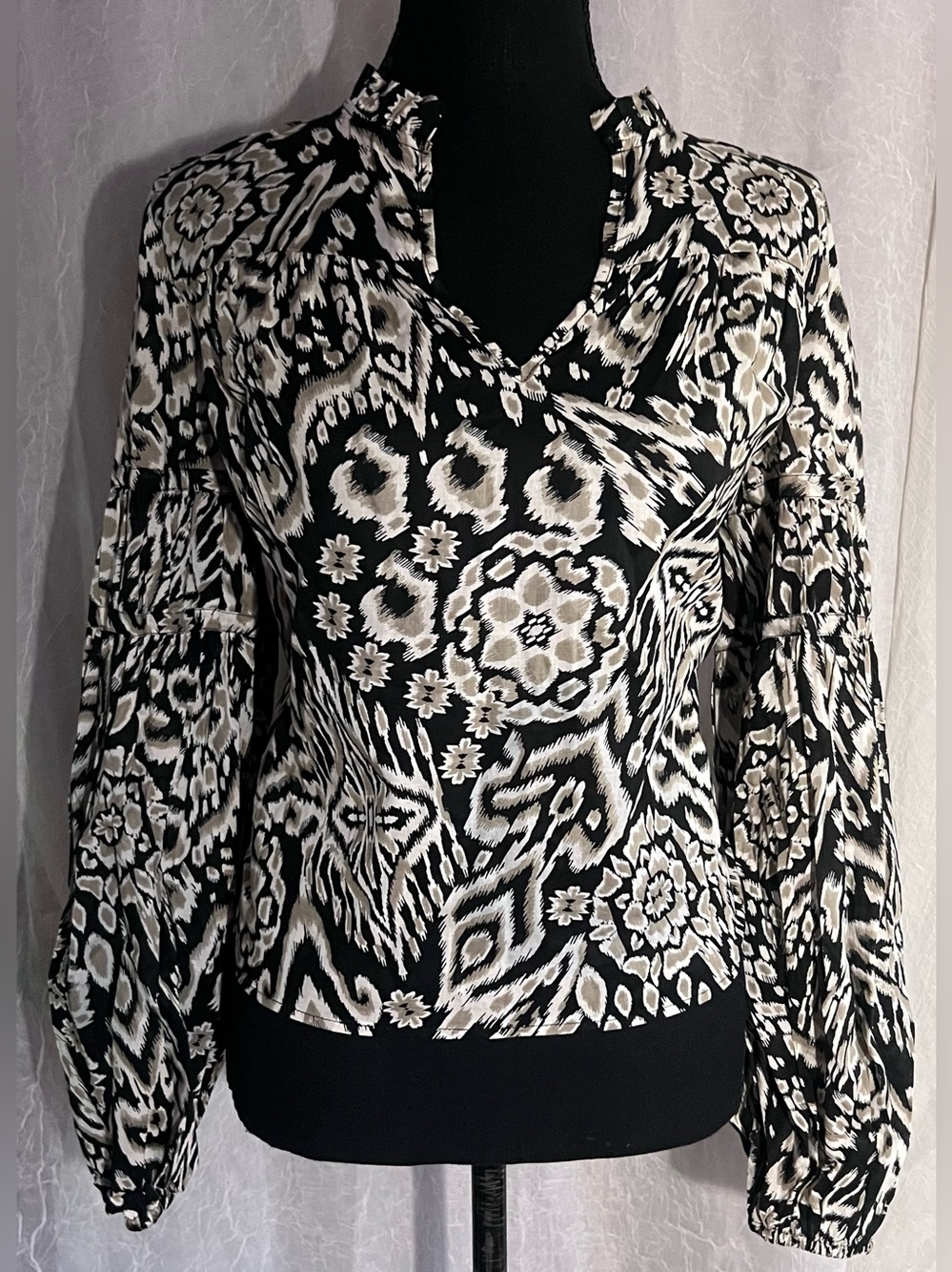 NWT Elan Black & Cream Printed Long-Sleeve Blouse